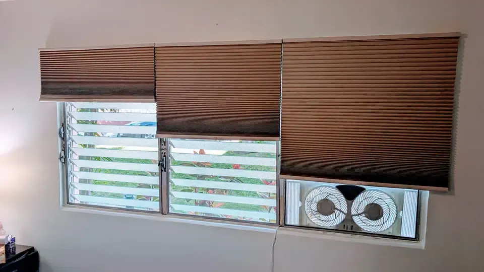 Living room window blinds and air conditioner